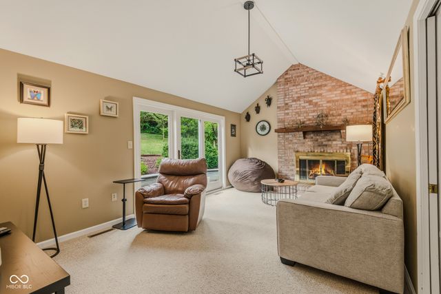 9956 W Raintree Drive N, Columbus, IN 47201