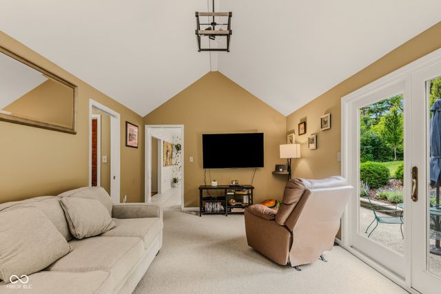 9956 W Raintree Drive N, Columbus, IN 47201