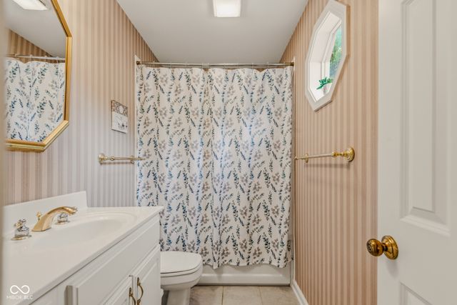 9956 W Raintree Drive N, Columbus, IN 47201