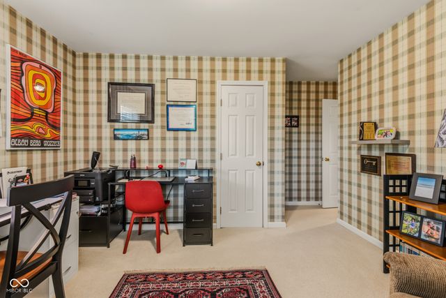 9956 W Raintree Drive N, Columbus, IN 47201