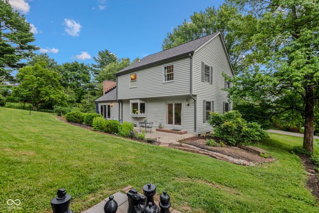 9956 W Raintree Drive N, Columbus, IN 47201