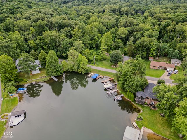 9956 W Raintree Drive N, Columbus, IN 47201