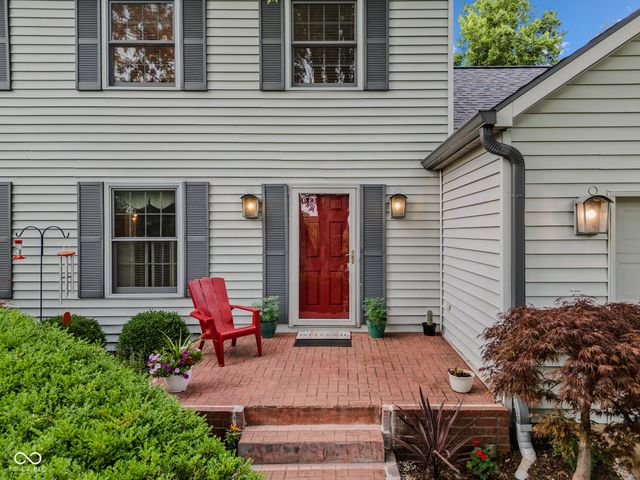 9956 W Raintree Drive N, Columbus, IN 47201