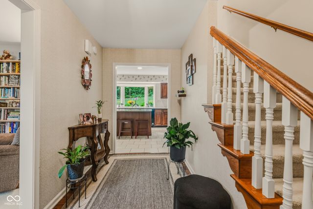 9956 W Raintree Drive N, Columbus, IN 47201