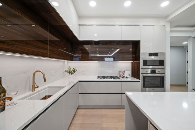 466 N Paulina Street 301, Chicago, IL 60622