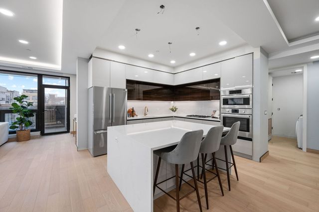 466 N Paulina Street 301, Chicago, IL 60622