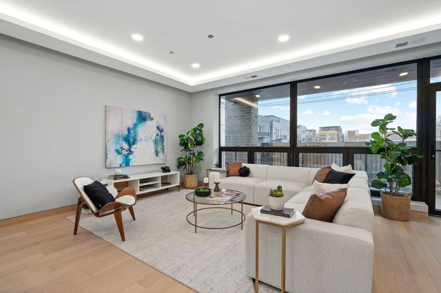 466 N Paulina Street 301, Chicago, IL 60622