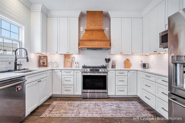 5294 Mccormick Drive, Grandville, MI 49418