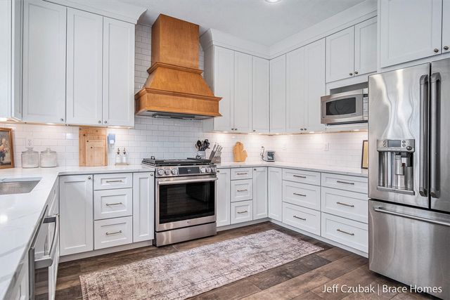 5294 Mccormick Drive, Grandville, MI 49418