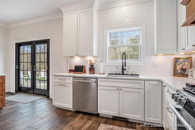 5294 Mccormick Drive, Grandville, MI 49418