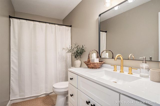 5294 Mccormick Drive, Grandville, MI 49418