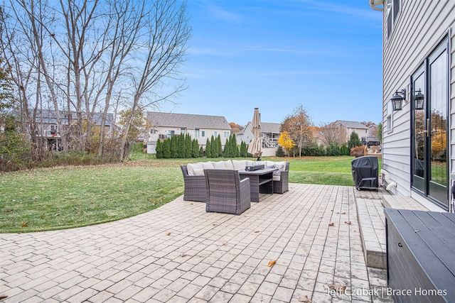 5294 Mccormick Drive, Grandville, MI 49418