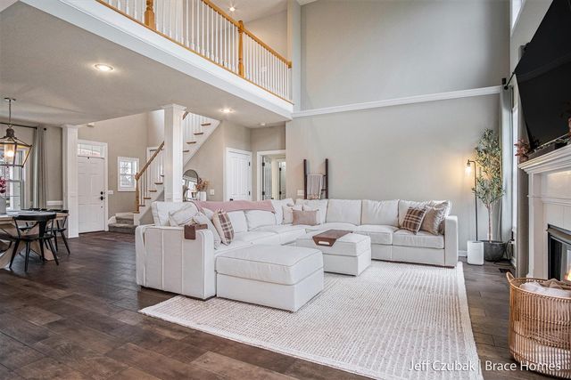 5294 Mccormick Drive, Grandville, MI 49418