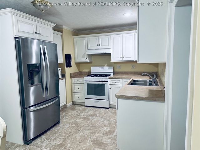 201 Locust Street, Eleanor, WV 25070