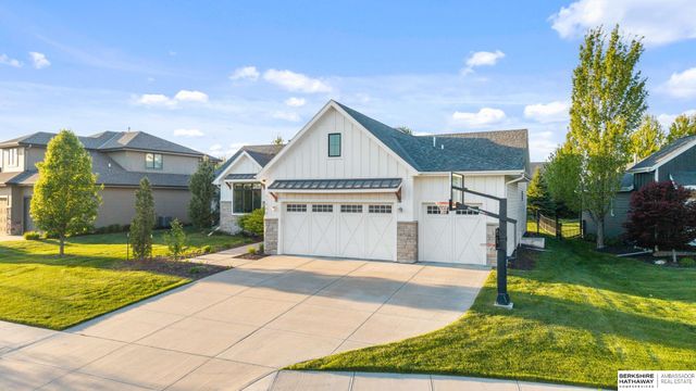 21904 Martha Street, Elkhorn, NE 68022