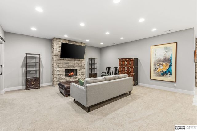 21904 Martha Street, Elkhorn, NE 68022