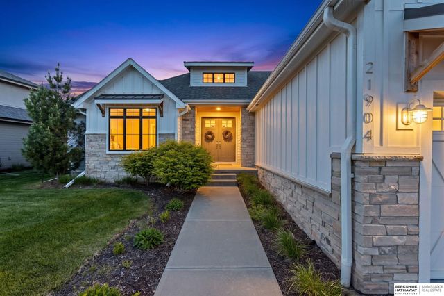 21904 Martha Street, Elkhorn, NE 68022