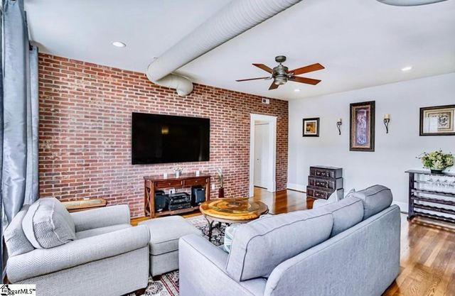400 E Washington Street Unit 13, Greenville, SC 29601