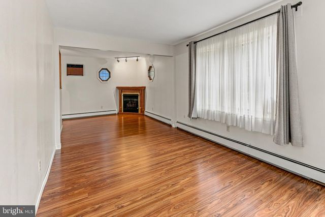 3 WINDSOR RD, Gibbsboro, NJ 08026