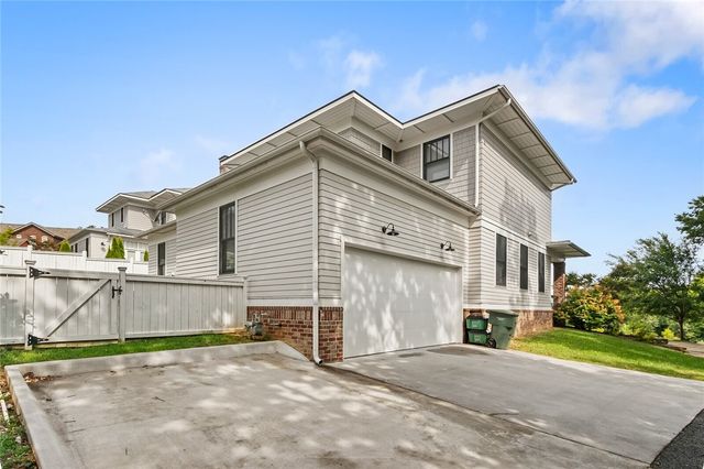 1850 N Clifton Avenue, Fayetteville, AR 72701