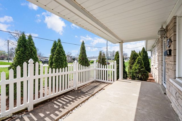 6603 Matthews Rd, Louisville, KY 40258