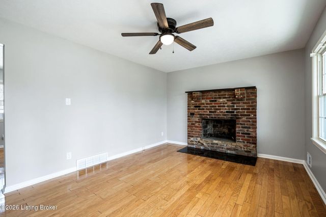 6603 Matthews Rd, Louisville, KY 40258