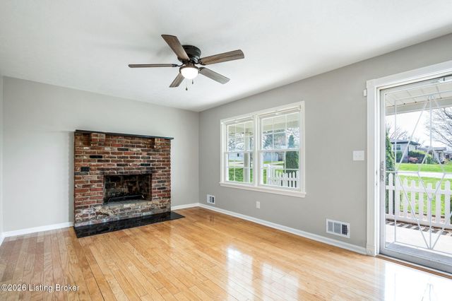 6603 Matthews Rd, Louisville, KY 40258