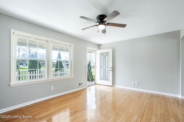 6603 Matthews Rd, Louisville, KY 40258