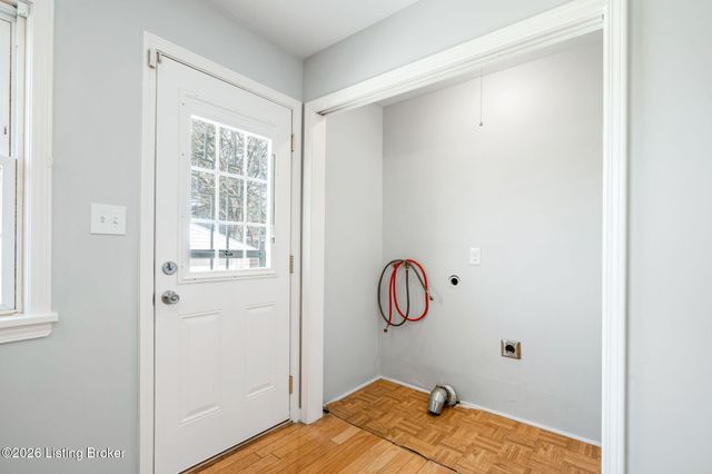 6603 Matthews Rd, Louisville, KY 40258