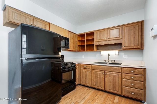 6603 Matthews Rd, Louisville, KY 40258