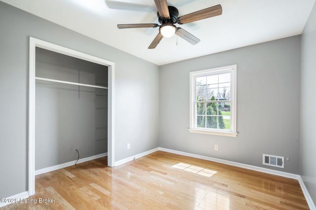 6603 Matthews Rd, Louisville, KY 40258