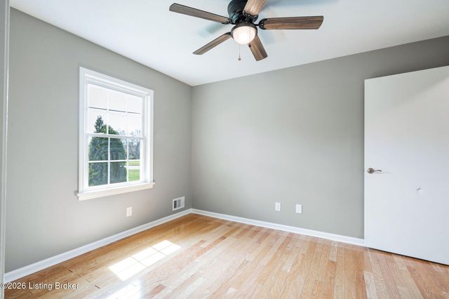 6603 Matthews Rd, Louisville, KY 40258