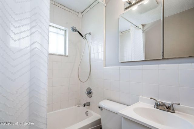 6603 Matthews Rd, Louisville, KY 40258