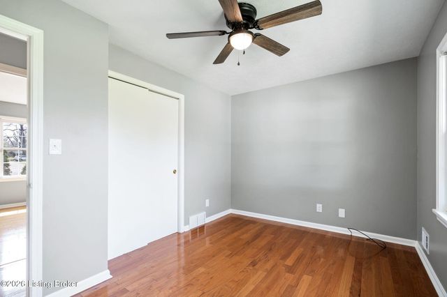 6603 Matthews Rd, Louisville, KY 40258