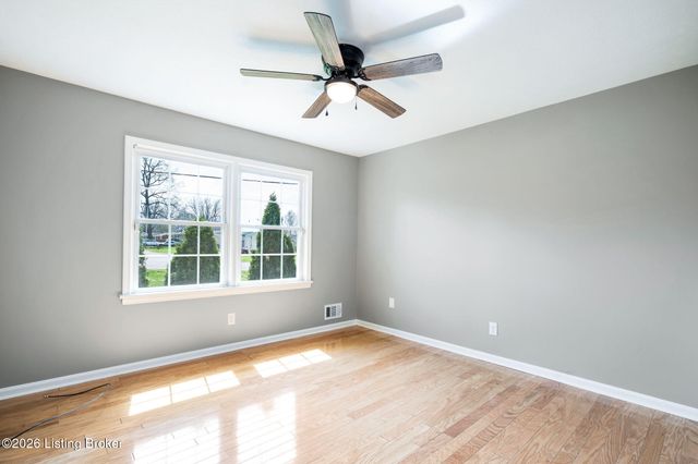 6603 Matthews Rd, Louisville, KY 40258