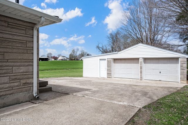 6603 Matthews Rd, Louisville, KY 40258