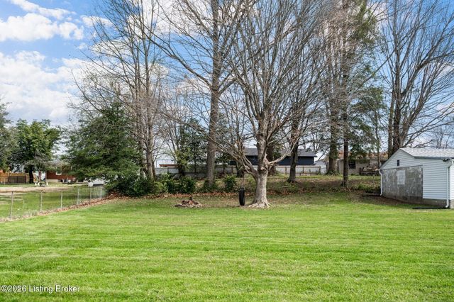 6603 Matthews Rd, Louisville, KY 40258