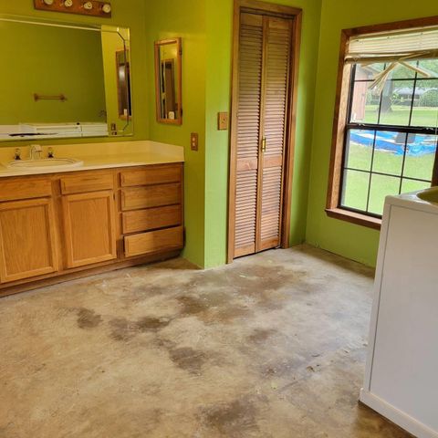 185 Powell Lane, Hemphill, TX 75948