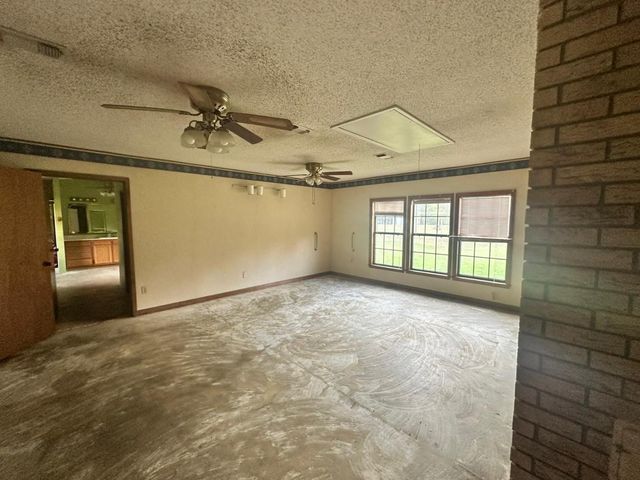 185 Powell Lane, Hemphill, TX 75948