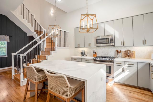 5841 Darling Street C, Houston, TX 77007