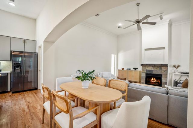 5841 Darling Street C, Houston, TX 77007