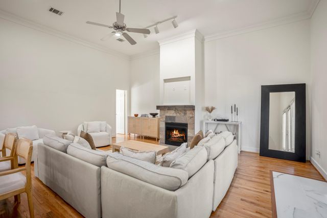 5841 Darling Street C, Houston, TX 77007