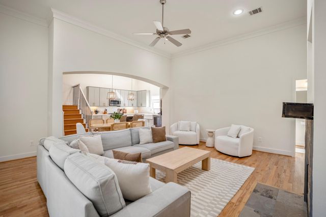 5841 Darling Street C, Houston, TX 77007