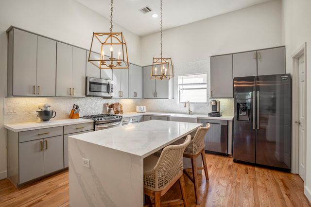 5841 Darling Street C, Houston, TX 77007