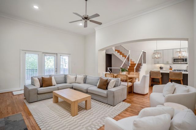 5841 Darling Street C, Houston, TX 77007