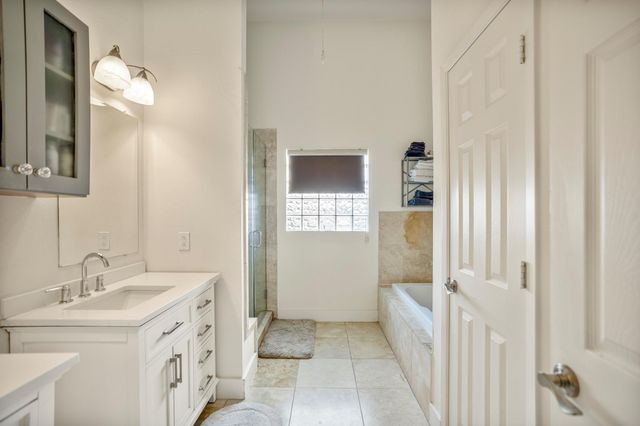 5841 Darling Street C, Houston, TX 77007