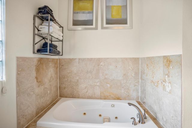 5841 Darling Street C, Houston, TX 77007