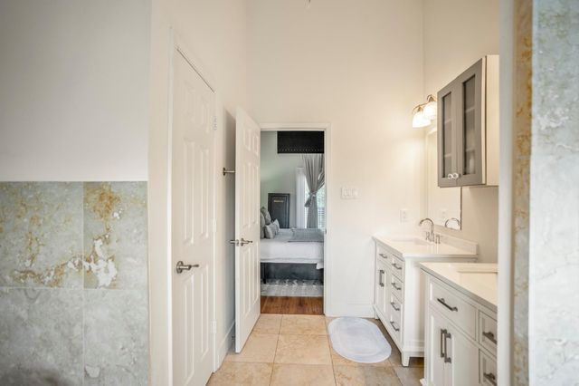 5841 Darling Street C, Houston, TX 77007