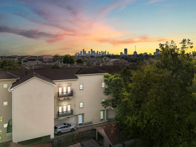 5841 Darling Street C, Houston, TX 77007