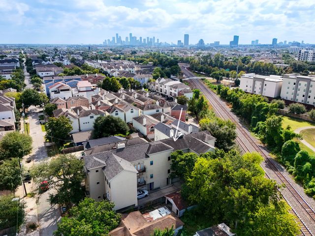 5841 Darling Street C, Houston, TX 77007